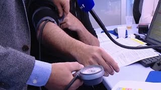 Hypotension  comment la reconnaitre et fautil sinquiéter [upl. by Kirred305]