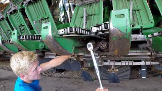 Rebuilding John Deere 612c corn head [upl. by Eenahs]